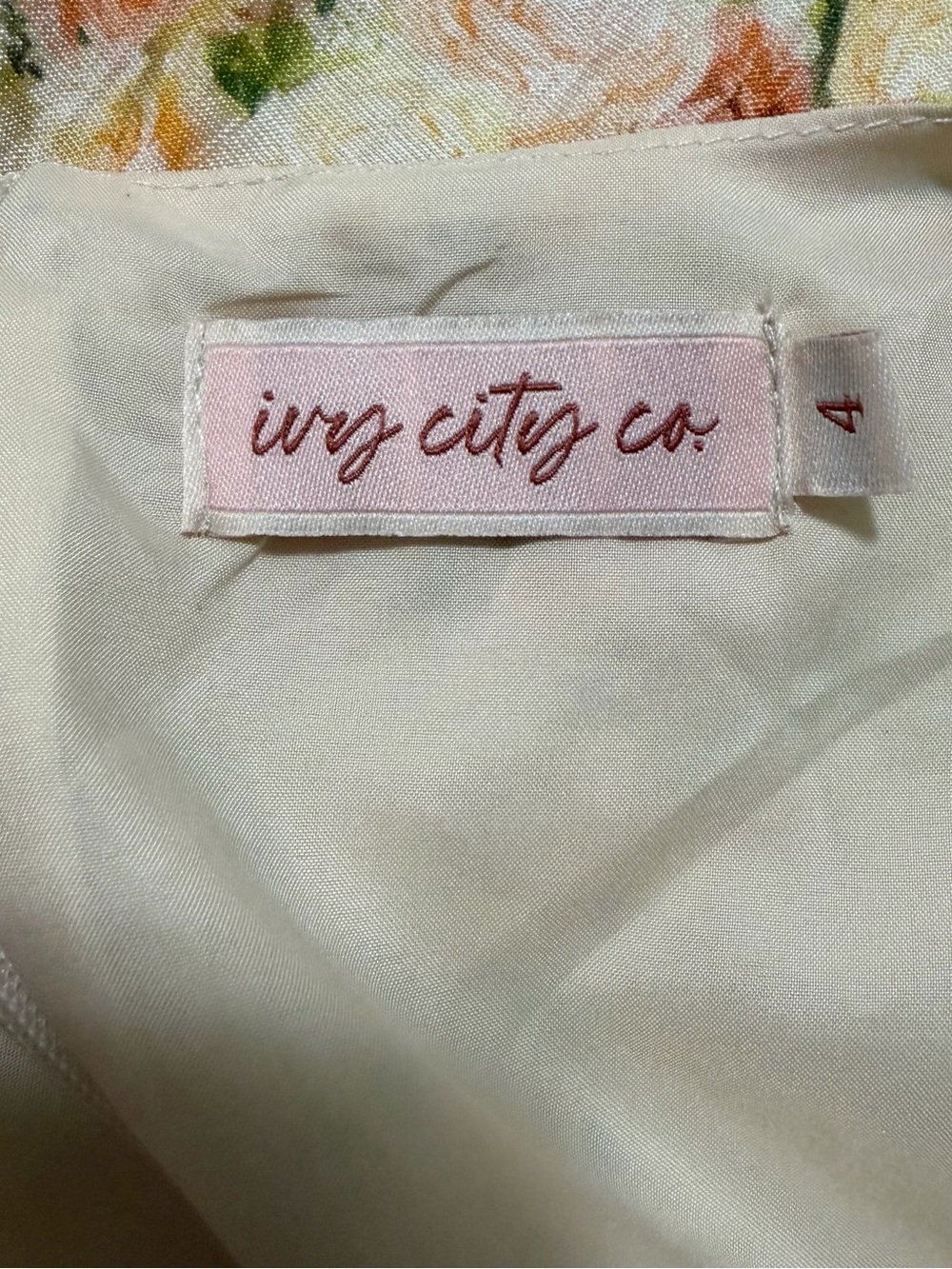 Ivy City Co Peach & Cream Floral Wrap Midi Dress Size 4 - Picture 7 of 8